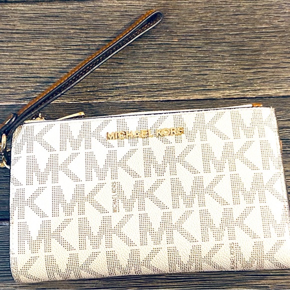 MICHAEL KORS Adele Logo Smartphone Double Zip Wallet Color: Vanilla / Acorn - Picture 12 of 12